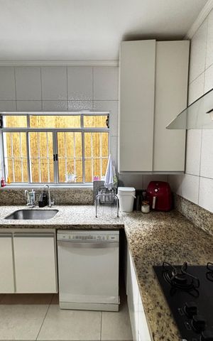 Casa à venda com 223m², 4 quartos e 2 vagas Casa à venda com 223m², 4 quartos e 2 vagasCozinha