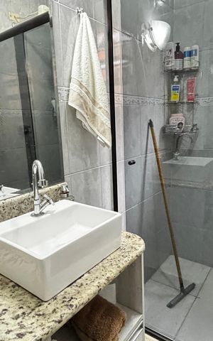 Casa à venda com 223m², 4 quartos e 2 vagas Casa à venda com 223m², 4 quartos e 2 vagasBanheiro
