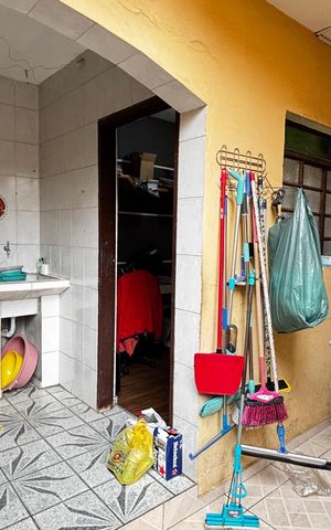 Casa à venda com 223m², 4 quartos e 2 vagas Casa à venda com 223m², 4 quartos e 2 vagasQuintal
