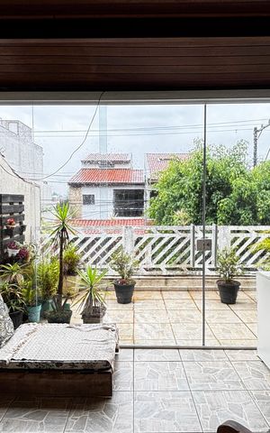 Casa à venda com 223m², 4 quartos e 2 vagas Casa à venda com 223m², 4 quartos e 2 vagasSuite