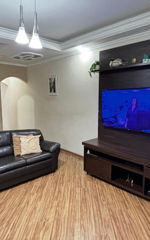 Casa à venda com 223m², 4 quartos e 2 vagas Casa à venda com 223m², 4 quartos e 2 vagasSala