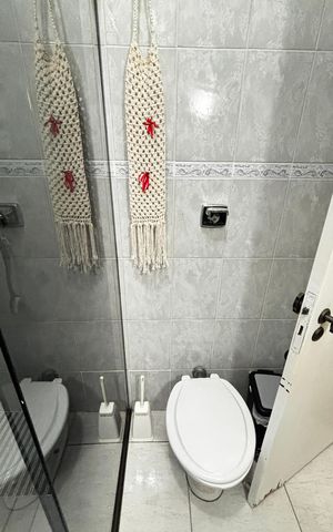 Casa à venda com 223m², 4 quartos e 2 vagas Casa à venda com 223m², 4 quartos e 2 vagasBanheiro
