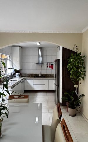 Casa à venda com 223m², 4 quartos e 2 vagas Casa à venda com 223m², 4 quartos e 2 vagasCozinha
