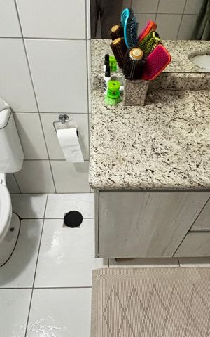 Casa à venda com 223m², 4 quartos e 2 vagas Casa à venda com 223m², 4 quartos e 2 vagasBanheiro da Suíte