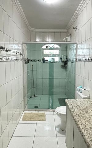 Casa à venda com 223m², 4 quartos e 2 vagas Casa à venda com 223m², 4 quartos e 2 vagasBanheiro da Suíte