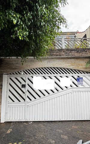 Casa à venda com 223m², 4 quartos e 2 vagas Casa à venda com 223m², 4 quartos e 2 vagasFachada