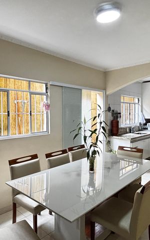 Casa à venda com 223m², 4 quartos e 2 vagas Casa à venda com 223m², 4 quartos e 2 vagasCozinha