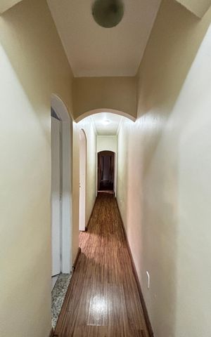 Casa à venda com 223m², 4 quartos e 2 vagas Casa à venda com 223m², 4 quartos e 2 vagasCorredor