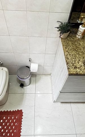 Casa à venda com 223m², 4 quartos e 2 vagas Casa à venda com 223m², 4 quartos e 2 vagasBanheiro
