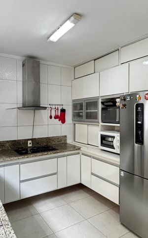 Casa à venda com 223m², 4 quartos e 2 vagas Casa à venda com 223m², 4 quartos e 2 vagasCozinha