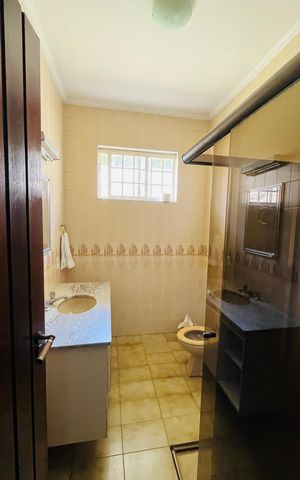 Casa para alugar com 270m², 4 quartos e 6 vagas