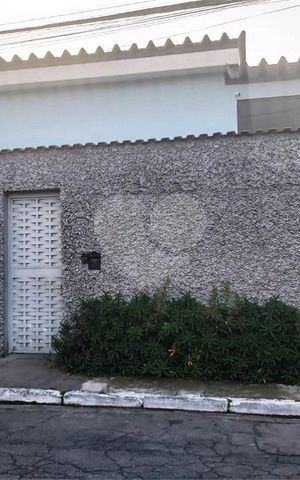 Casa à venda com 223m², 3 quartos e 8 vagas