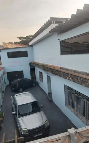 Casa à venda com 223m², 3 quartos e 8 vagas