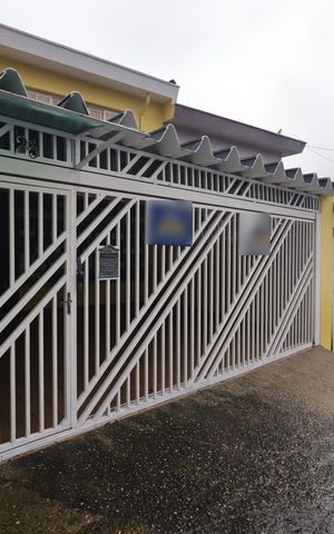 Casa à venda com 145m², 3 quartos e 2 vagasFachada
