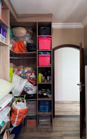 Casa à venda com 120m², 3 quartos e 2 vagas Casa à venda com 120m², 3 quartos e 2 vagasCloset