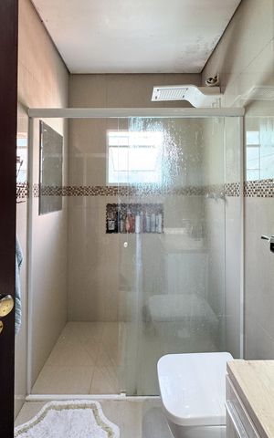 Casa à venda com 120m², 3 quartos e 2 vagas Casa à venda com 120m², 3 quartos e 2 vagasBanheiro Social