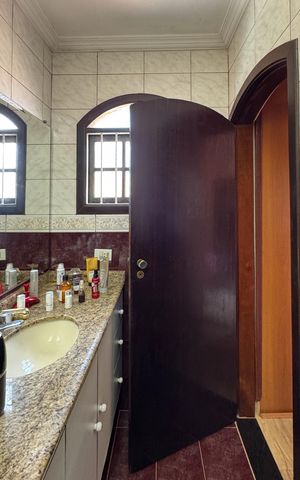 Casa à venda com 120m², 3 quartos e 2 vagas Casa à venda com 120m², 3 quartos e 2 vagasBanheiro - Suíte