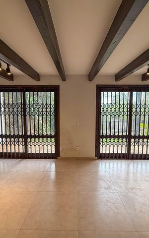 Casa de condomínio à venda com 345m², 3 quartos e 4 vagas Casa de condomínio à venda com 345m², 3 quartos e 4 vagasSala