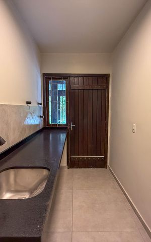 Casa de condomínio à venda com 345m², 3 quartos e 4 vagas Casa de condomínio à venda com 345m², 3 quartos e 4 vagasCozinha