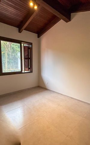 Casa de condomínio à venda com 345m², 3 quartos e 4 vagas Casa de condomínio à venda com 345m², 3 quartos e 4 vagasQuarto