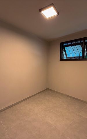 Casa de condomínio à venda com 345m², 3 quartos e 4 vagas Casa de condomínio à venda com 345m², 3 quartos e 4 vagasÁrea externa
