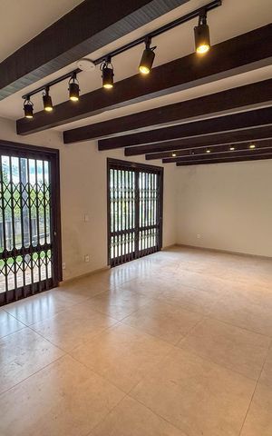 Casa de condomínio à venda com 345m², 3 quartos e 4 vagas Casa de condomínio à venda com 345m², 3 quartos e 4 vagasSala