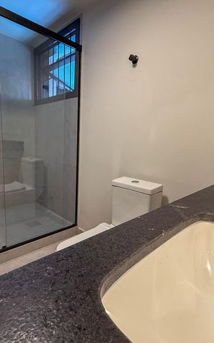Casa de condomínio à venda com 345m², 3 quartos e 4 vagas Casa de condomínio à venda com 345m², 3 quartos e 4 vagasBanheiro