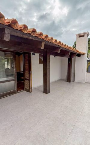 Casa de condomínio à venda com 345m², 3 quartos e 4 vagas Casa de condomínio à venda com 345m², 3 quartos e 4 vagasÁrea externa