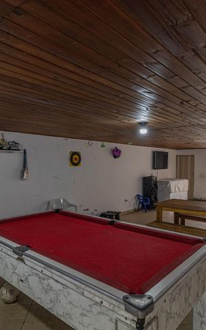 Casa à venda com 170m², 3 quartos e 5 vagas Casa à venda com 170m², 3 quartos e 5 vagasSalão