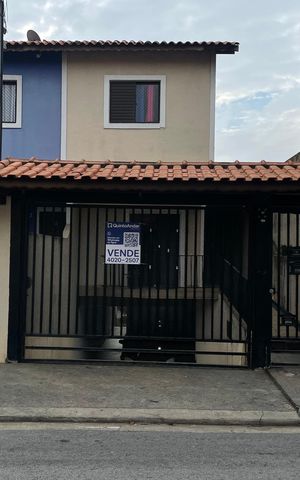 Casa à venda com 170m², 3 quartos e 5 vagas Casa à venda com 170m², 3 quartos e 5 vagasFachada+Placa