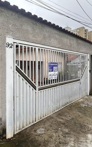 Casa para alugar com 35m², 1 quarto e sem vaga Casa para alugar com 35m², 1 quarto e sem vagaFachada