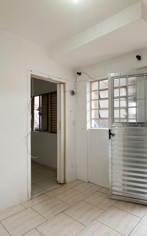 Casa para alugar com 35m², 1 quarto e sem vaga Casa para alugar com 35m², 1 quarto e sem vagaSala