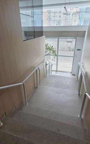Apartamento para alugar com 151m², 3 quartos e 3 vagas Apartamento para alugar com 151m², 3 quartos e 3 vagasEscada