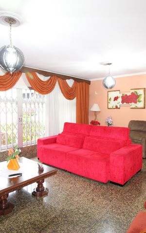 Casa à venda com 299m², 5 quartos e 4 vagasSala