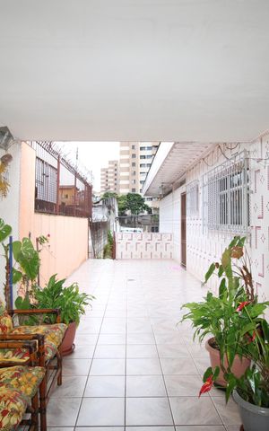 Casa à venda com 299m², 5 quartos e 4 vagasQuintal
