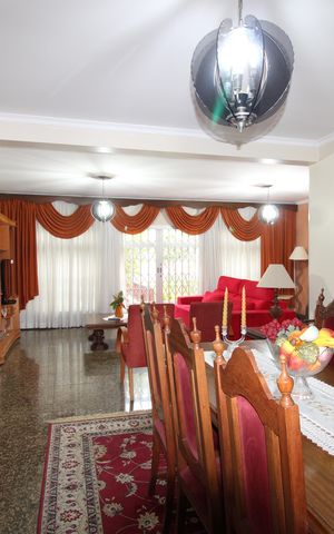 Casa à venda com 299m², 5 quartos e 4 vagasSala