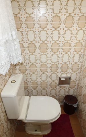 Casa à venda com 299m², 5 quartos e 4 vagasBanheiro 2