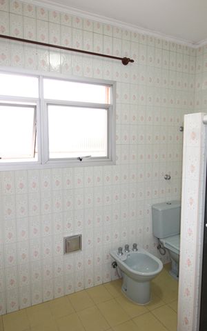 Casa à venda com 299m², 5 quartos e 4 vagasBanheiro da Suíte