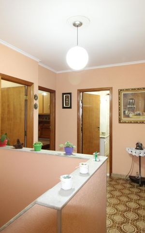 Casa à venda com 299m², 5 quartos e 4 vagasHall