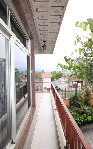 Casa à venda com 299m², 5 quartos e 4 vagasQuintal