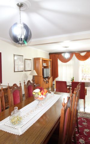 Casa à venda com 299m², 5 quartos e 4 vagasSala