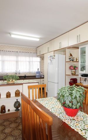 Casa à venda com 299m², 5 quartos e 4 vagasCozinha