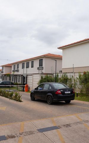 Casa de condomínio para alugar com 74m², 2 quartos e 1 vagaFachada e portaria