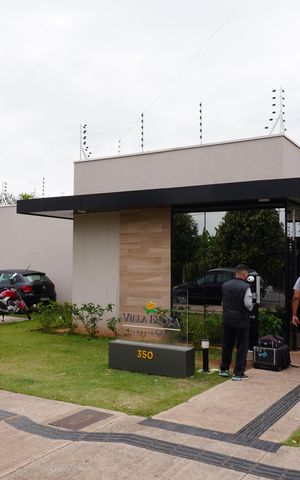 Casa de condomínio para alugar com 74m², 2 quartos e 1 vagaFachada e portaria