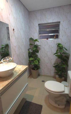 Casa à venda com 125m², 2 quartos e 2 vagas Casa à venda com 125m², 2 quartos e 2 vagasBanheiro