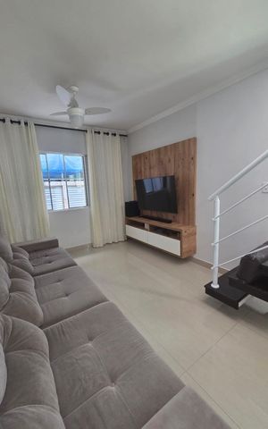 Casa à venda com 125m², 2 quartos e 2 vagas Casa à venda com 125m², 2 quartos e 2 vagasSala