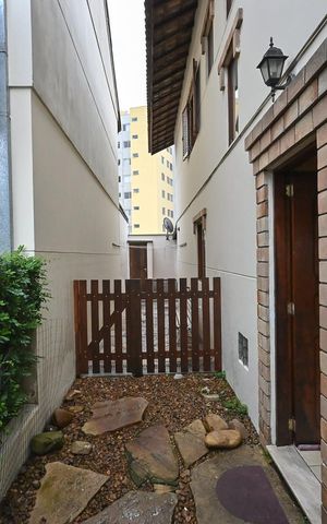 Casa de condomínio para alugar com 106m², 3 quartos e 3 vagasCorredor Externo