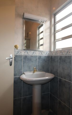 Casa à venda com 120m², 2 quartos e 1 vagaBanheiro social
