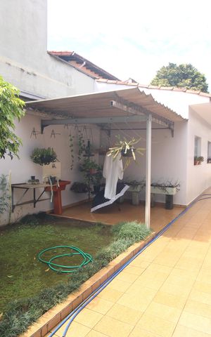Casa à venda com 420m², 4 quartos e 4 vagasQuintal fundos da casa
