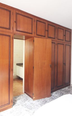 Casa à venda com 420m², 4 quartos e 4 vagasSuíte